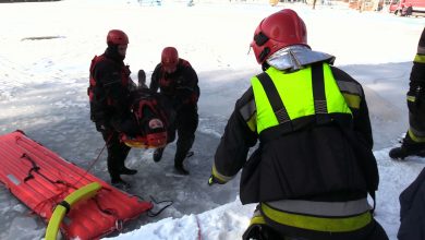 Dziś strażacy z Państwowej Straży Pożarnej w ramach akcji „Bezpieczne Ferie” uczyli najmłodszych jak zadbać o swoje bezpieczeństwo