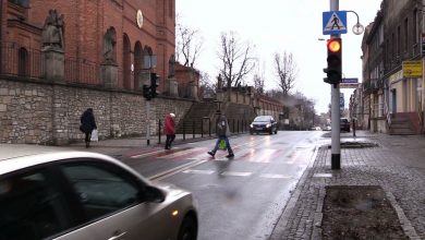 Kierowca VW potrącił dwie osoby w Piekarach Śląskich i uciekł!