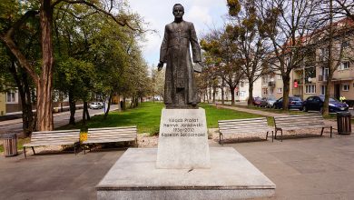 Zniszczyli pomnik ks. Henryka Jankowskiego w Gdańsku. Policja zatrzymała trzech mężczyzn (fot. Wikipedia)