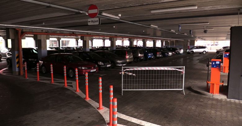 Dlaczego kierowcy omijają nowy parking przy Hallera w Rybniku? [WIDEO] (fot.mat.TVS)