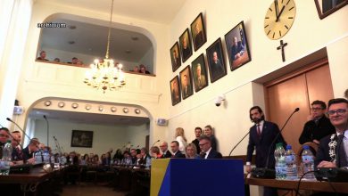 Katowice: Budda obok krzyża? Radny chce innych symboli religijnych w sali obrad!