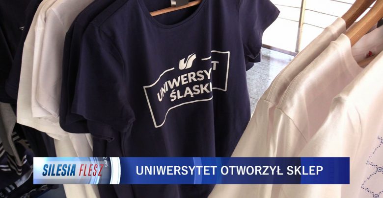 Uniwersytet Śląski ma swój sklep. Kubki, koszuli, bluzy z logo UŚ można kupić w budynku rektoratu [WIDEO] (fot.mat.TVS)