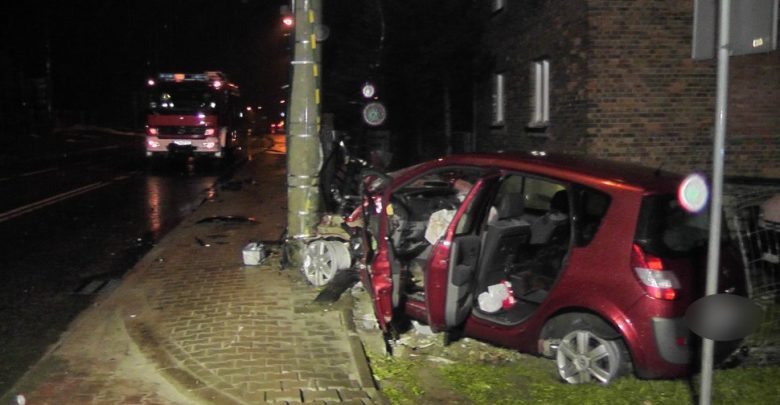 Groźny wypadek w Świerklańcu! [ZDJĘCIA] Czy kierowca był pijany? (fot. KMP Tarnowskie Góry)