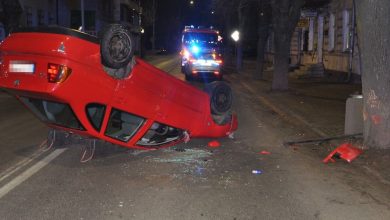 Zasnął za kierownicą, był zmęczony po pracy. Samochód dachował [WIDEO] (fot. Policja Lubelska)