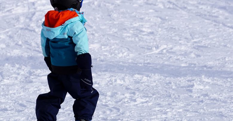 Połamał 6-latkowi nogi na stoku. Policja szuka narciarza, który staranował chłopca i odjechał (fot.poglądowe/www.pixabay.com)