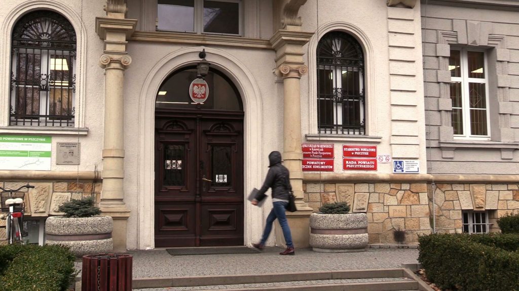 Sześciu radnych powiatu pszczyńskiego musiało złożyć mandat. To efekt błędu podczas ostatnich wyborów samorządowych