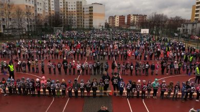 Uczniowie Szkoły Podstawowej nr 27 bili dzisiaj rekord Guinnessa. Razem z nauczycielami i pracownikami szkoły utworzyli rozwinięcie liczby Pi na ponad 900 osób