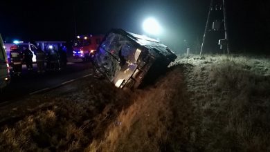 Koło urwało się z ciężarówki i uderzyło w przednią szybę autokaru. Kierowca autokaru zginął na miejscu (fot.Policja Łódzka)