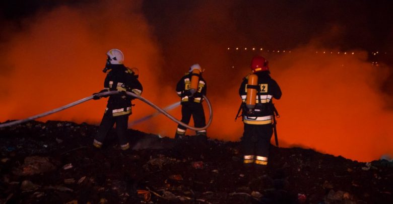 Pożar chemikaliów w starej cukrowni w Chybiu [WIDEO] Zatrzymano czterech mężczyzn