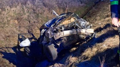 KOSZMAR! Kierowca BMW wjechał wprost pod pędzący 160 km/h pociąg! Fot. policja.pl/Tygodni Siedlecki/PKP PLK