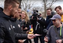 Piłkarze Piasta Gliwice w roli policjantów! Łapali kierowców, którzy nie zapinają pasów