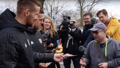 Piłkarze Piasta Gliwice w roli policjantów! Łapali kierowców, którzy nie zapinają pasów