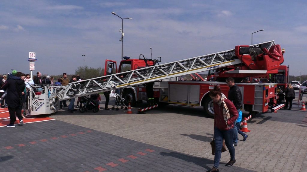 Gliwice: Straż pożarna opanowała centrum handlowe! Dzieci zachwycone