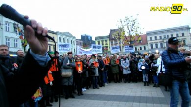 Walczą, jak mówią o godne życie. Protestujący pracownicy miejskich jednostek chcą podwyżki w wysokości 1500 złotych brutto