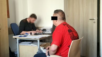 Nie spodobał mu się SMS, dlatego rozbił telefon konkubiny o ścianę. Grozi mu nawet 5 lat więzienia (fot. KSP)