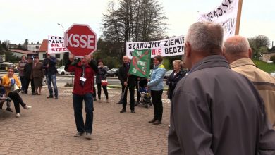 Część mieszkańców Pawłowic nie chce u siebie strefy ekonomicznej. Dziś protestowali w tej sprawie przez urzędem gminy