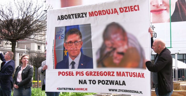 Antyaborcyjna pikieta w Katowicach. "Gwałt dopiero po procesie"