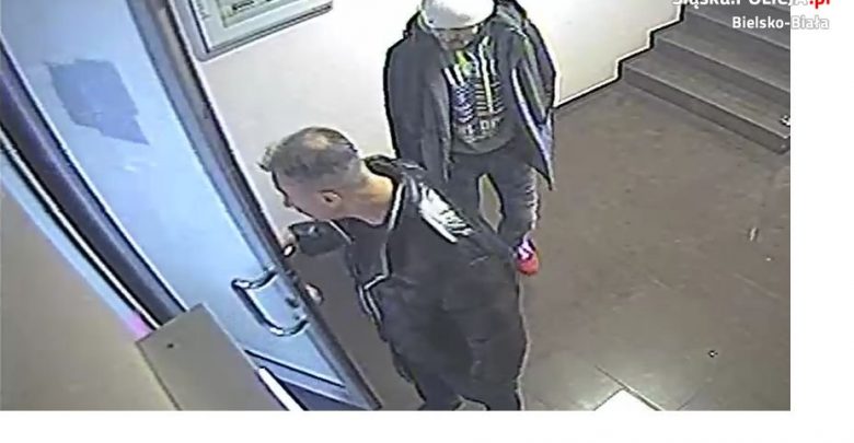Bielsko-Biała: Rozpoznajecie tych złodziei? [ZDJĘCIA] Policja prosi o pomoc (fot. KMP Bielsko-Biała)
