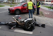 Groźny wypadek w Chorzowie! Motocykl zderzył się z osobówką! [ZDJĘCIA]