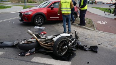 Groźny wypadek w Chorzowie! Motocykl zderzył się z osobówką! [ZDJĘCIA]