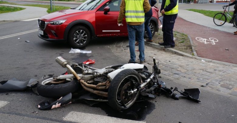 Groźny wypadek w Chorzowie! Motocykl zderzył się z