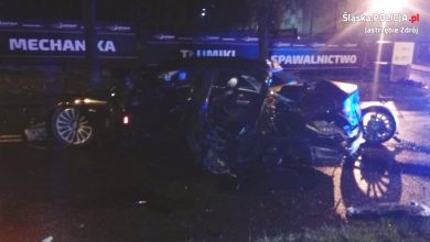 Najpierw kręcił „bączki” swoim bmw, a później po pijaku wjechał w drzewo (fot.KWP Katowice)