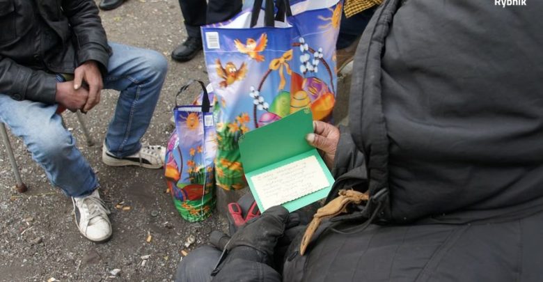Paczki świąteczne dla bezdomnych w Rybniku. To inicjatywa dzieci (fot. KMP Rybnik)