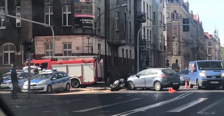 Wypadek w Katowicach! Osobówka zderzyła się z motocyklistą [UTRUDNIENIA]