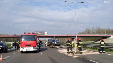 Groźny wypadek na DTŚ-ce w Zabrzu! Policja szuka kierowcy fiata seicento (fot. KMP Zabrze)