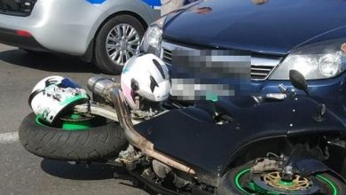 Żory: motocyklem po chodnikach, między pieszymi. Ucieczkę przed policją skończył na kolizji z radiowozem