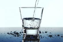 Woda mineralna: jaką wybrać? Jak przechowywać wody butelkowe?