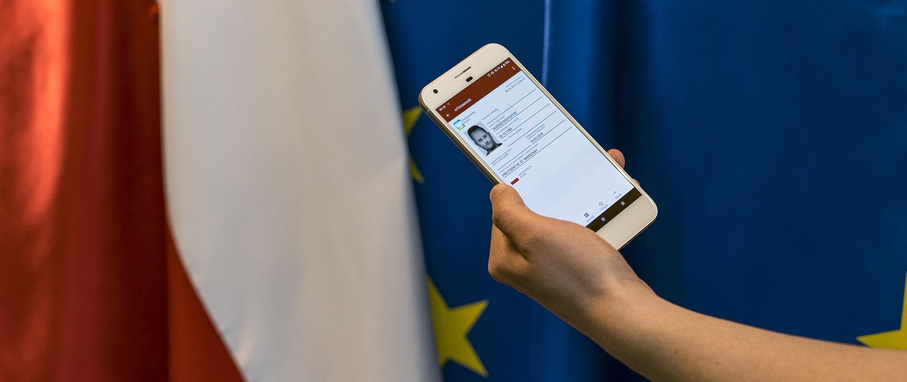 Na eurowybory zabierz długopis i smartfon z aplikacją mObywatel. To wystarczy (fot.MInisterstwo Cyfryzacji)