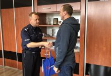 Zobaczył na ulicy płaczącą staruszkę. W reklamówce miała 45 tysięcy złotych