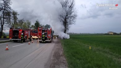 Tragiczny wypadek w Orzeszu! [FOTO] Samochód stanął w płomieniach (KMP Mikołów)