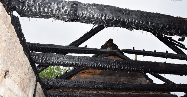 Tragiczny pożar w Rybniku. Strażacy znaleźli zwłoki mężczyzny (fot.KMP Rybnik)