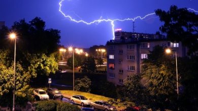 Burza może być bardzo niebezpieczna! Jak zachować się podczas burzy? [PORADNIK]