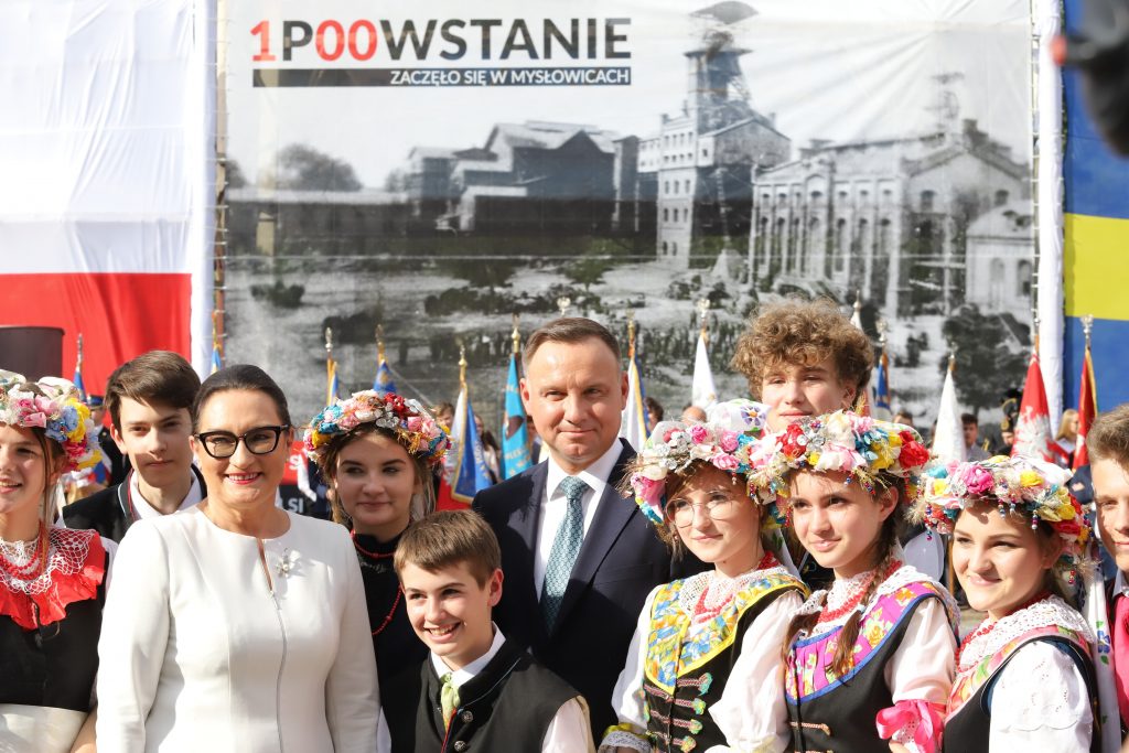 Prezydent Andrzej Duda odwiedził dziś Mysłowice i Świętochłowice, gdzie spotkał się z mieszkańcami tych miast. Prezydentowi towarzyszył wojewoda śląski Jarosław Wieczorek (fot.ŚUW)