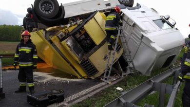 Tychy: Dachowanie tira na DK1 [ZDJĘCIA] Znamy przyczynę wypadku (fot.KMP Tychy)