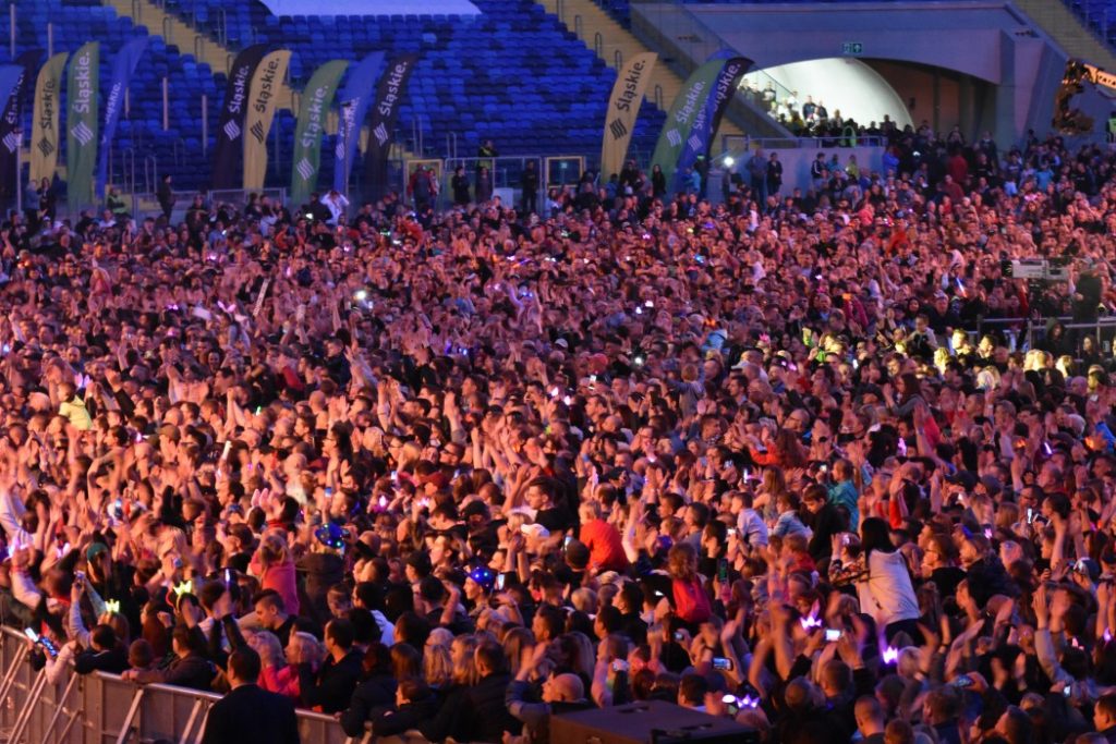 Ponad 41 tysięcy osób na Stadionie Śląskim bawiło się przy wstępach 20 polskich i zagranicznych wykonawców podczas imprezy "Roztańczony Śląski" (fot.slaskie.pl)