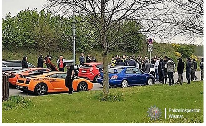 Policja zatrzymała 120 luksusowych aut jadących w stronę Szczecina