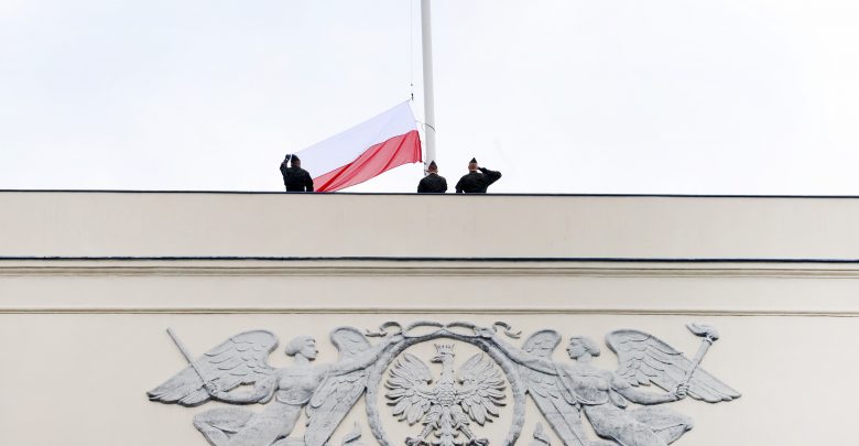 Katowice: Specjalna flaga od Prezydenta RP powiewa już nad gmachem Sejmu Śląskiego (źr:ŚUW)