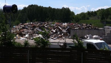 Fetor z wysypiska śmieci przy ulicy Kolberga dotarł na osiedle przy ulicy Patriotów w Rybniku - Boguszowicach