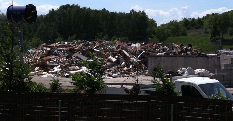 Fetor z wysypiska śmieci przy ulicy Kolberga dotarł na osiedle przy ulicy Patriotów w Rybniku - Boguszowicach