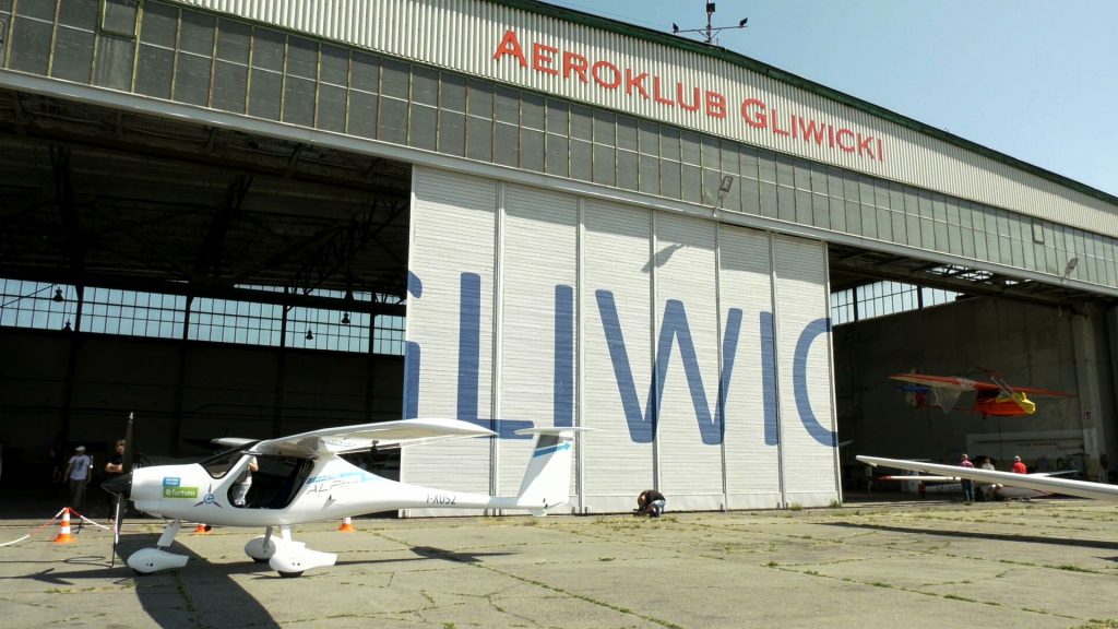 To historyczny moment. Na lotniku Aeroklubu Gliwickiego w niebo wzbił się pierwszy seryjnie produkowany samolot elektryczny!