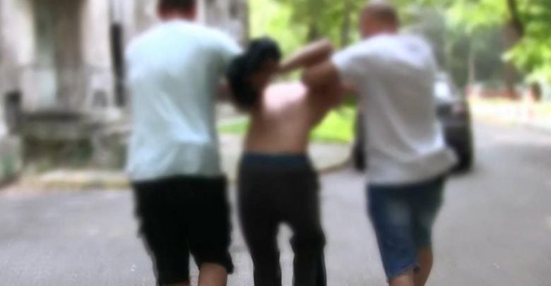 Brutalny napad na grupę nastolatków w autobusie [WIDEO] W ruch poszły maczety, gaz pieprzowy i pistolet gazowy (fot.policja.pl)