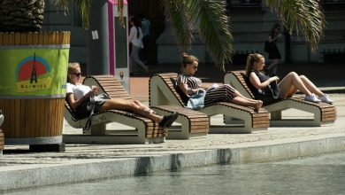 Mieszkańcy miast na Śląsku i w Zagłębiu ratują się przed upałem jak mogą