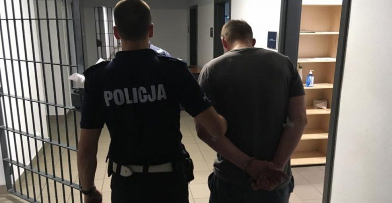 Bielsko-Biała: Kilogram narkotyków, łapówka, napaść na policjanta. "Zabawa" 36-latka zakończona aresztem (fot.KMP Bielsko-Biała)
