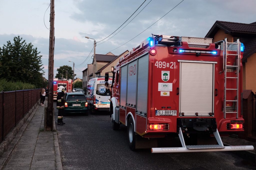 Groźny pożar w Jaworznie. W piątek, 7 czerwca wieczorem miał tu miejsce pożar domu jednorodzinnego (fot.dzięki uprzejmości www.jaw.pl)