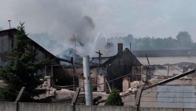 Jaworzno: Wielki pożar hal magazynowych [ZDJĘCIA] Z ogniem walczyło 80 strażaków