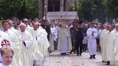 Katowice: Procesja Bożego Ciała przeszła dziś z Kościoła Mariackiego do Archikatedry Chrystusa Króla [WIDEO] (fot.mat.TVS)